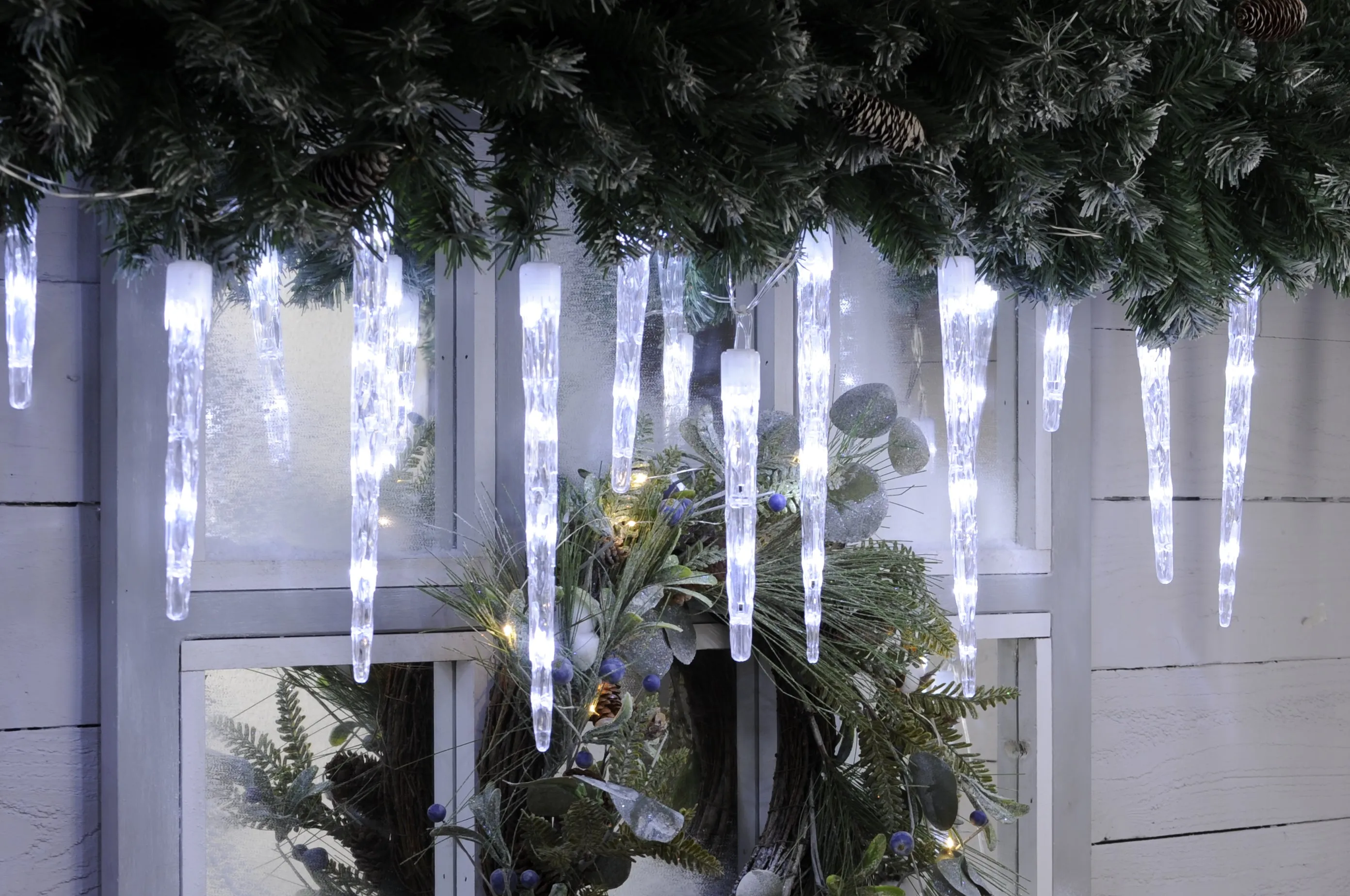 24 Colour Changing Icicle Lights Ice White and Blue