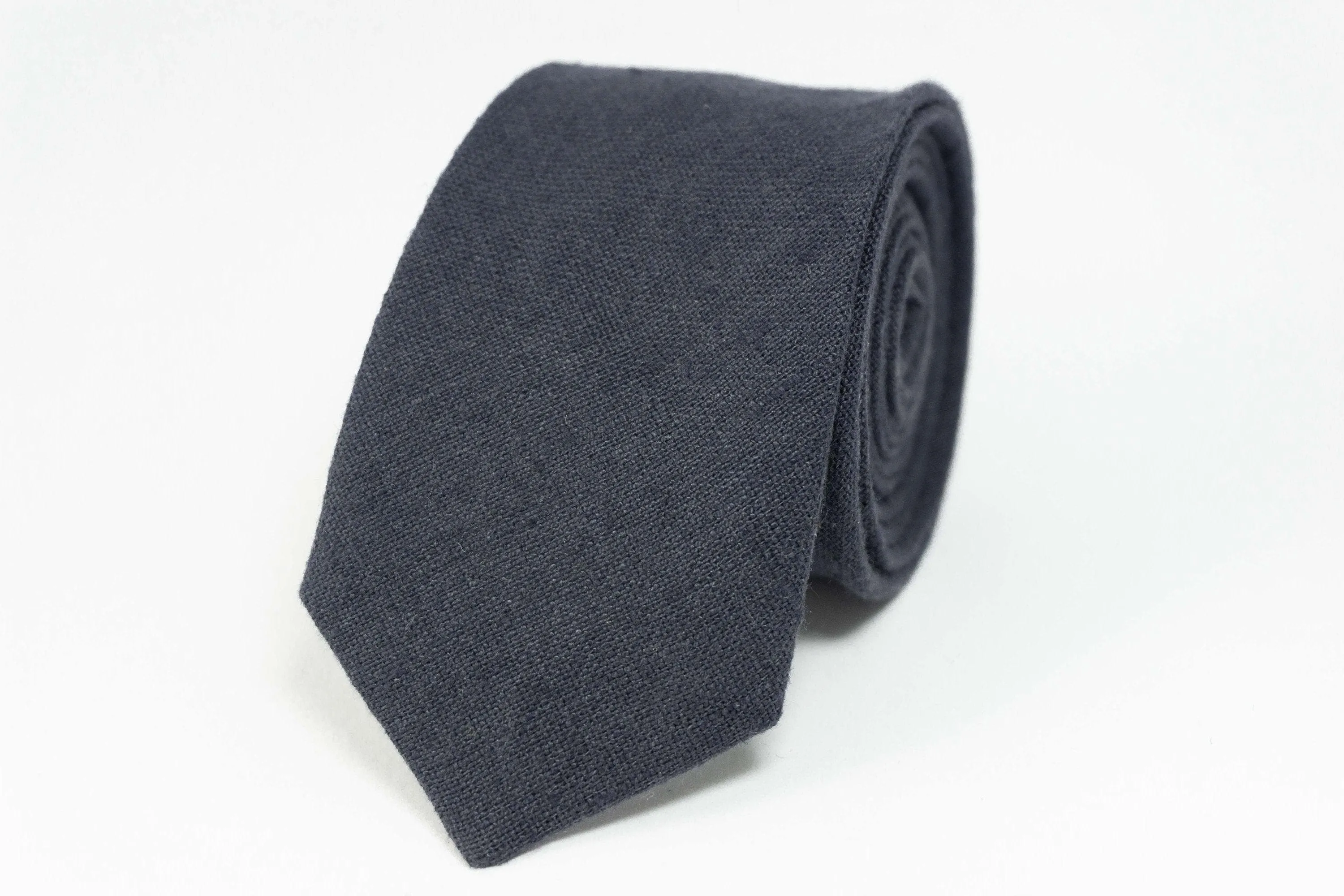 Charcoal Men's Linen Necktie | Sophisticated Wedding Accessory for Groomsmen