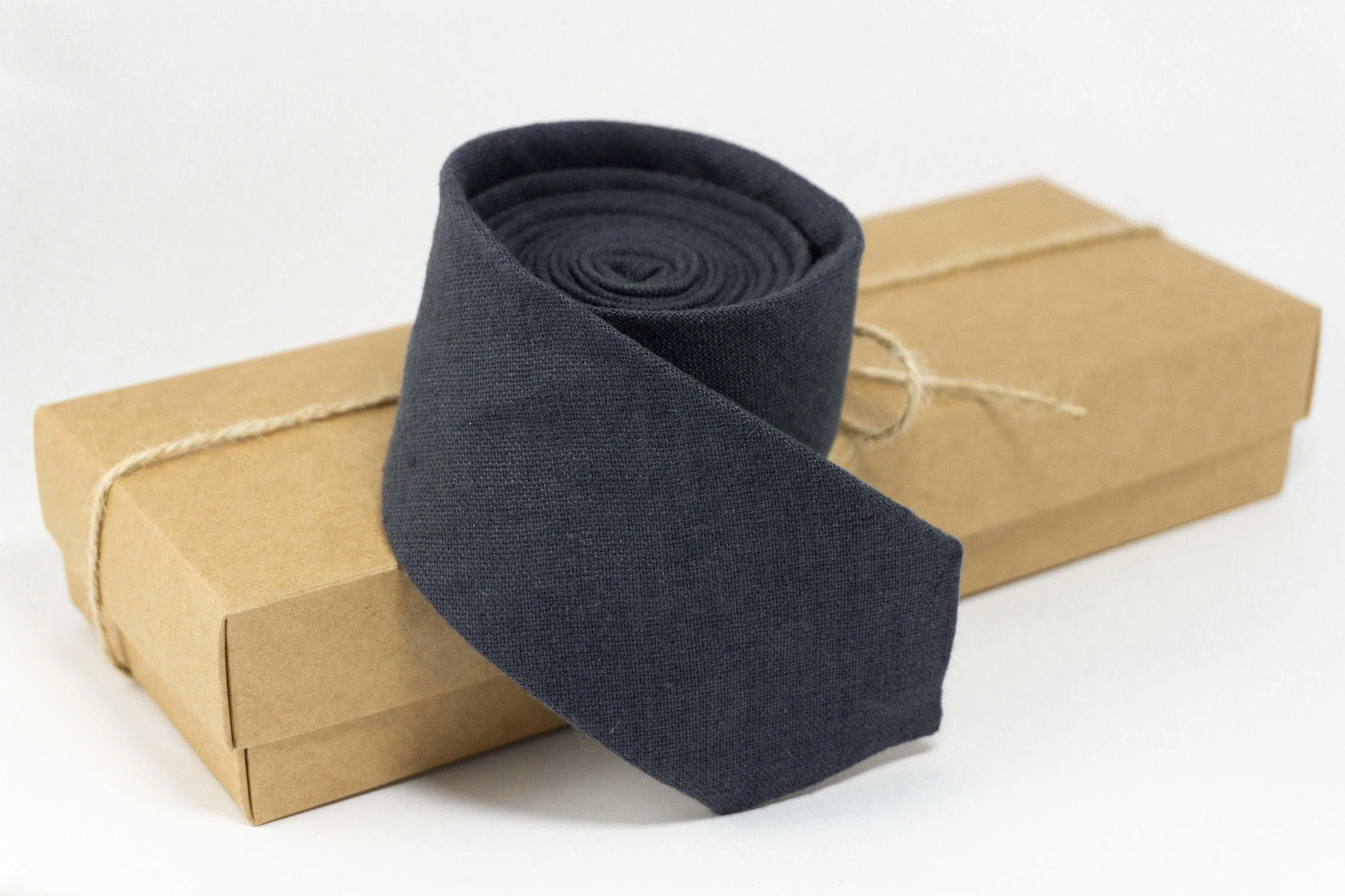 Charcoal Men's Linen Necktie | Sophisticated Wedding Accessory for Groomsmen